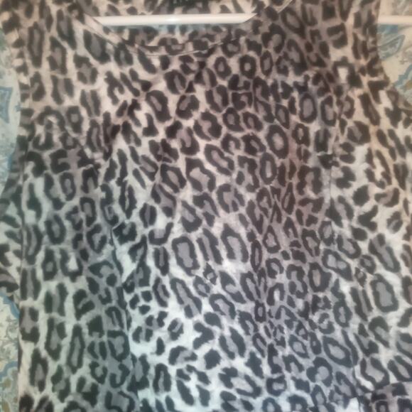 Attention Womens sleeveless Leopard Fit & Flare Dress Gray Pleated Size Large - Picture 2 of 4